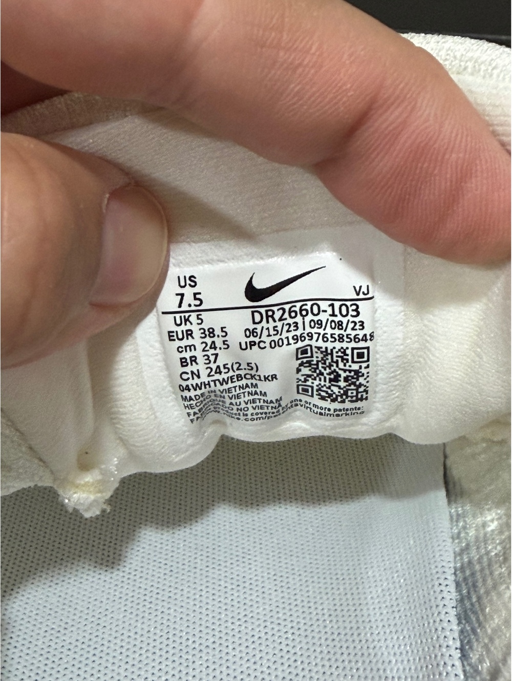 Size 7.5 - Nike Women’s ZoomX Invincible 3 “White Photon Dust” - Picture 6 of 6